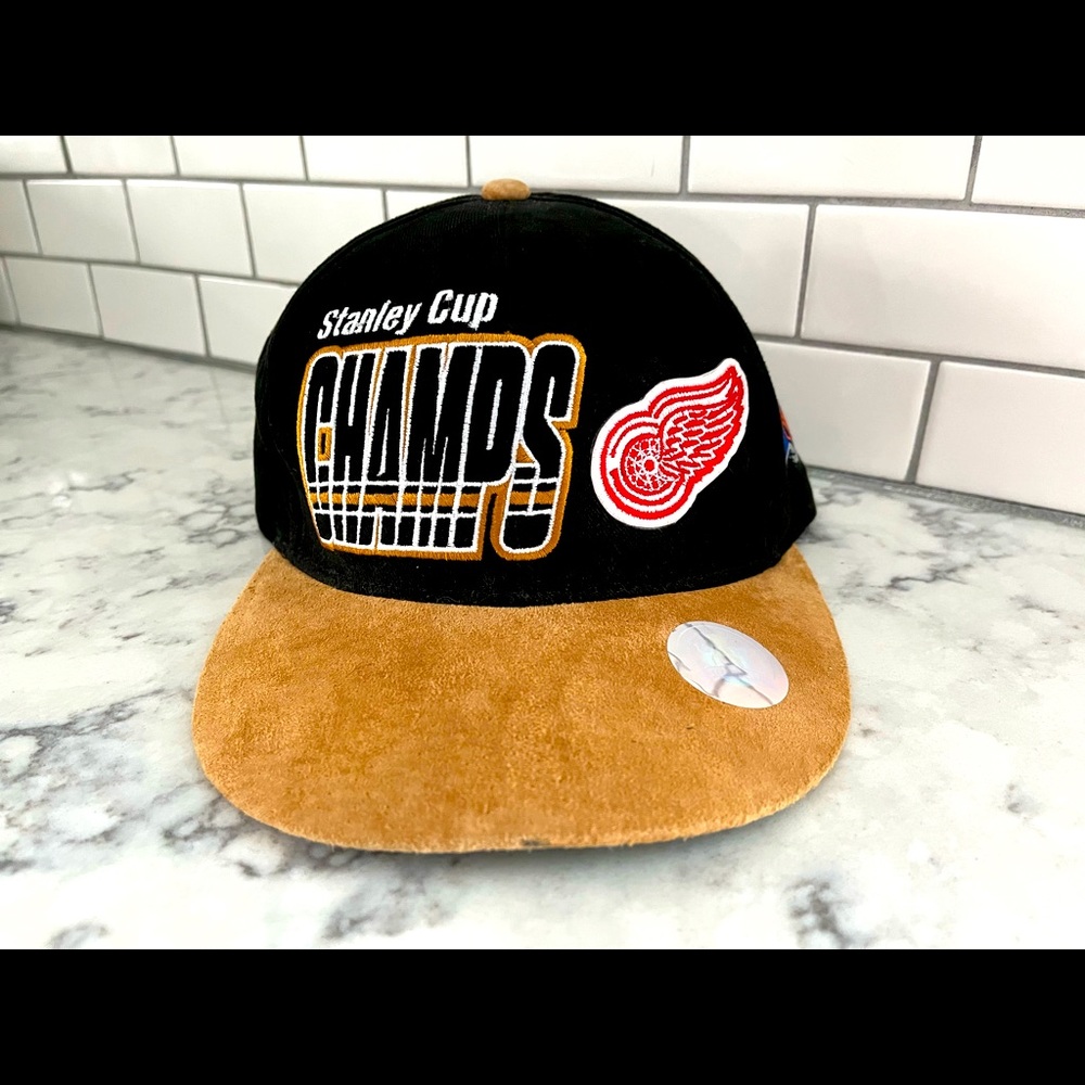 Detroit Red Wings Vintage 1997 Stanley Cup Locker Room Hat by Starter OS
